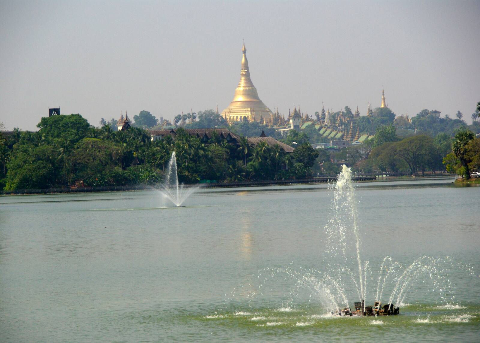 Image of Shwedagon Pagoda ရွှေတိဂုံစေတီတော် by Nigel Shaw