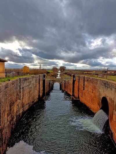 photography spots in Spain - Quadruple Locks, Canal de Castilla