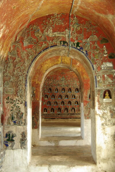 Niches with statues of Buddha