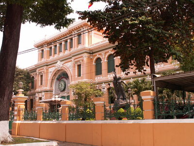 photography locations in Vietnam - Saigon Central Post Office