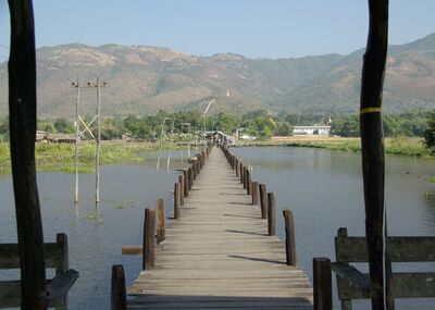 Myanmar (Burma) photos - Mine Thauk Bridge, Inle Lake
