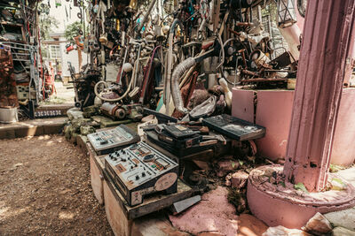 images of the United States - Cathedral of Junk