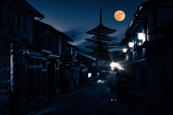 Full moon over Yasaka Pagoda Kyoto, Japan