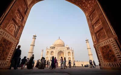 pictures of India - Taj Mahal - through the Gates