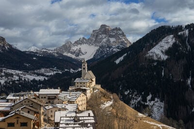A view of Colle Santa Lucia and Monte Pelmo in the background