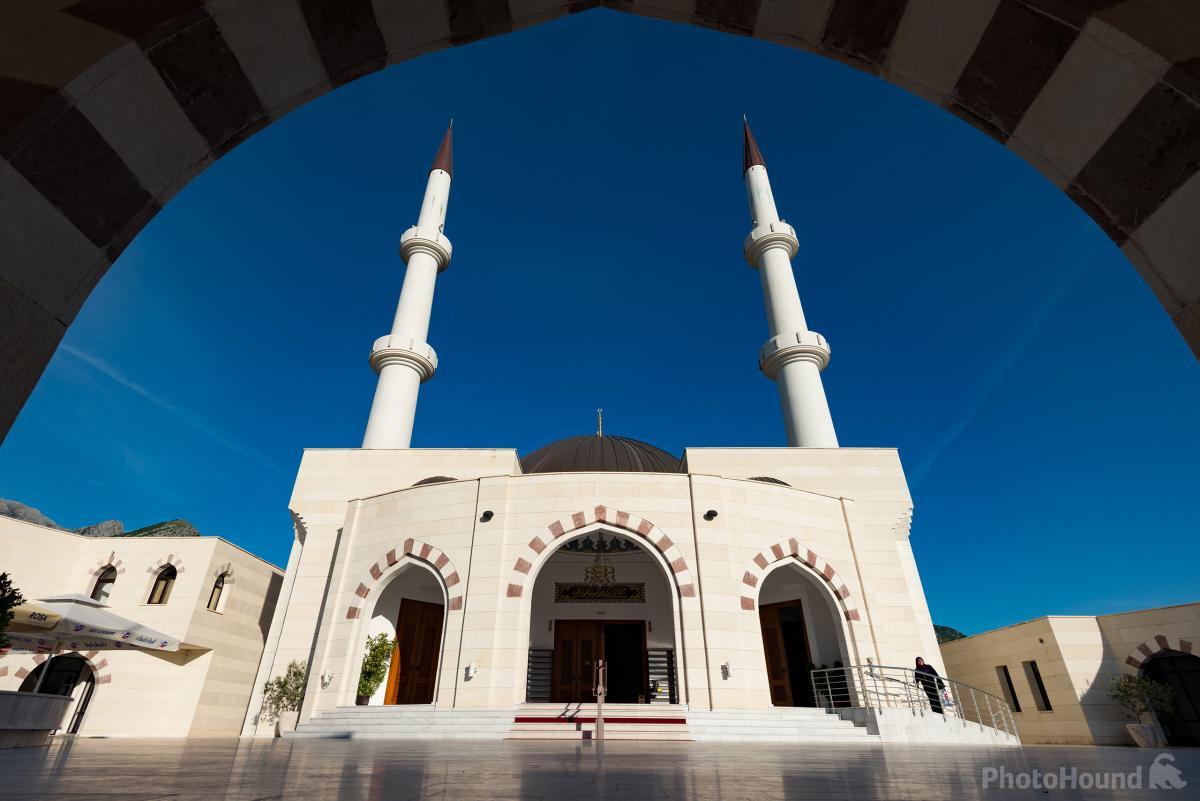 Image of Bar Mosque by Luka Esenko