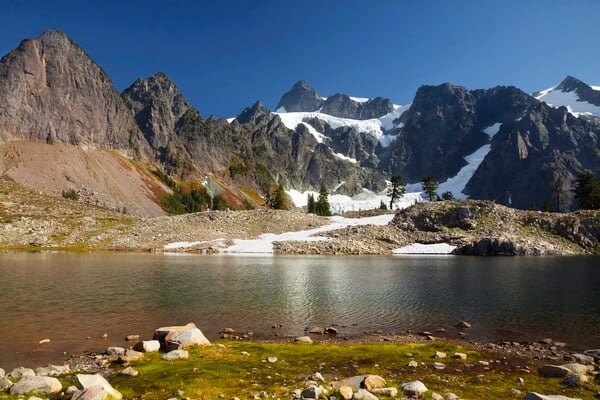 Lake Ann and Mount Shuksan