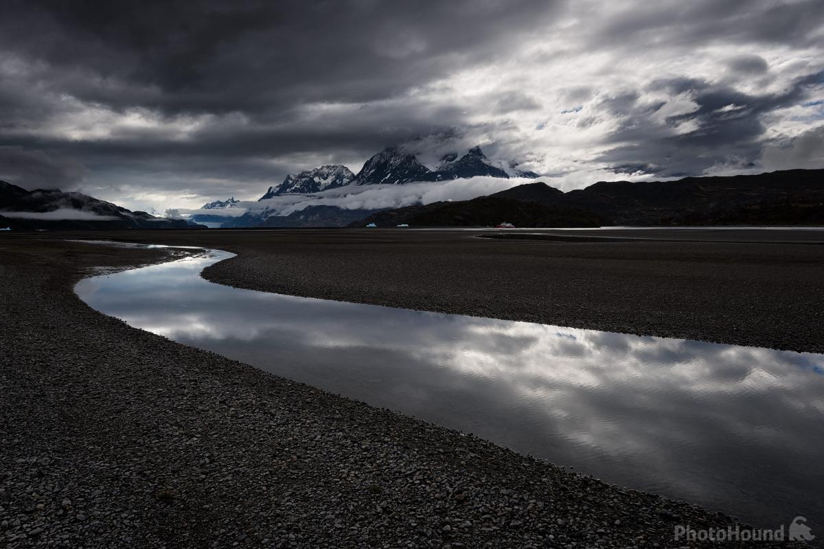 Image of TdP - Lago Grey by Hougaard Malan