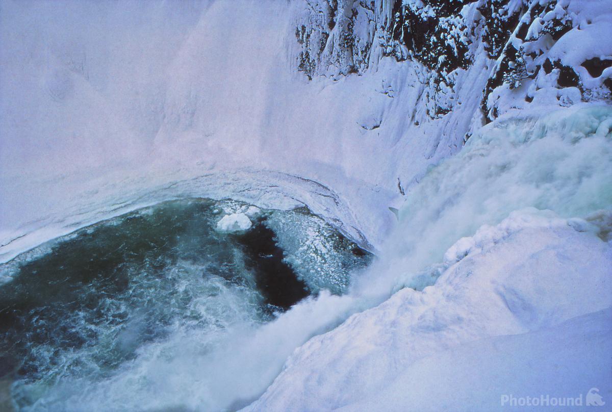 Image of UYF - Brink of the Upper Falls by Lewis Kemper
