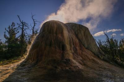 photography spots in Yellowstone National Park - MHS - Orange Spring Mound