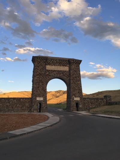photography spots in Yellowstone National Park - Roosevelt Arch