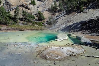 photo locations in Yellowstone National Park - NGB - Monarch Geyser Crater