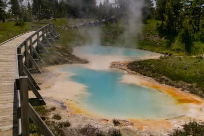 photography spots in Yellowstone National Park - WTGB - Seismograph and Bluebell Pools