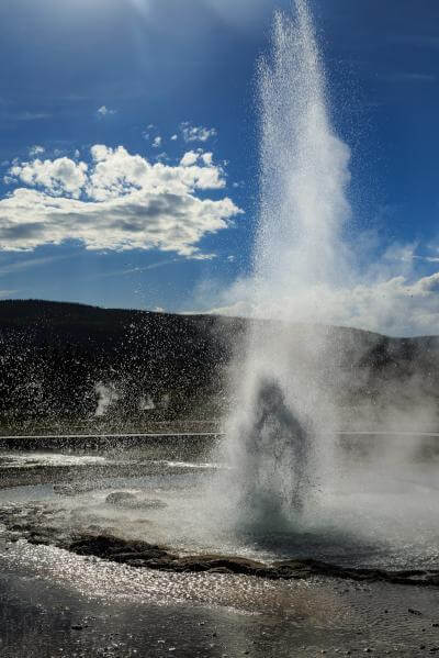 images of Yellowstone National Park - UGB - Sawmill Geyser