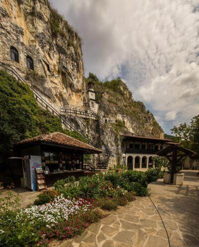 images of Bulgaria - Basarbovski Rock Monastery