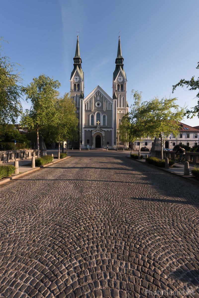 Image of Trnovska Cerkev (Trnovo Church) by Luka Esenko