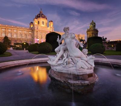 photo spots in Vienna - Triton Fountain