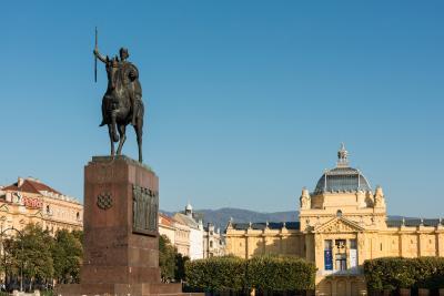 pictures of Zagreb - King Tomislav Statue