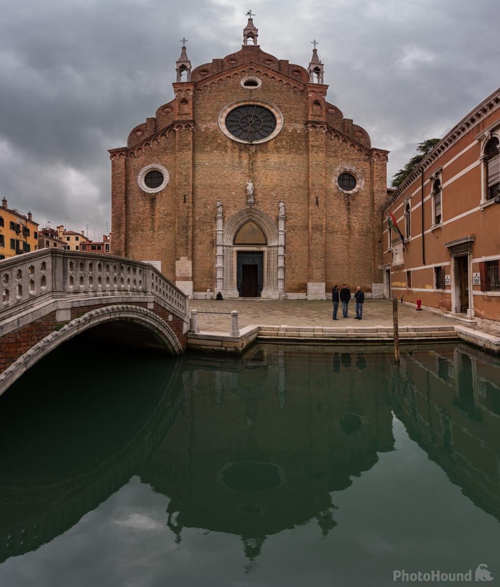 Image of Basilica dei Frari by Luka Esenko