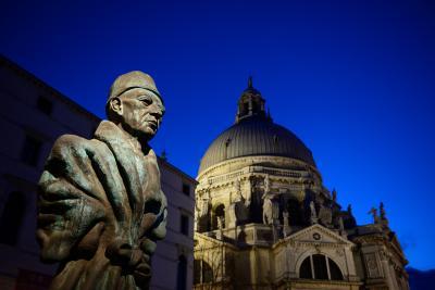 photo spots in Venezia - Basilica di Santa Maria della Salute
