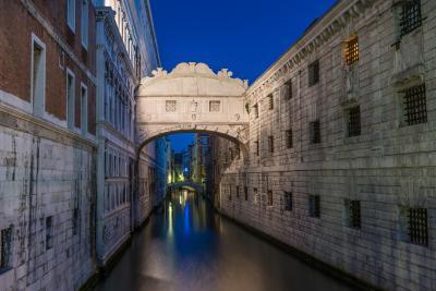 pictures of Venice - Ponte dei Sospiri (Bridge Of Sighs)