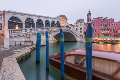 images of Venice - Ponte di Rialto (Rialto Bridge)