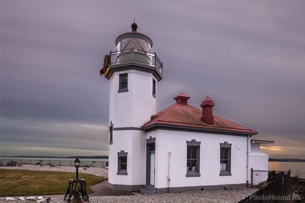 Image of Alki Point Lighthouse by T. Kirkendall and V. Spring