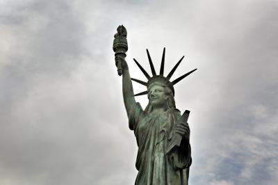photo spots in Seattle - The Statue of Liberty at Alki Beach Park