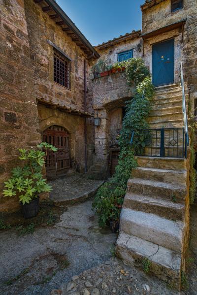 images of Italy - Calcata