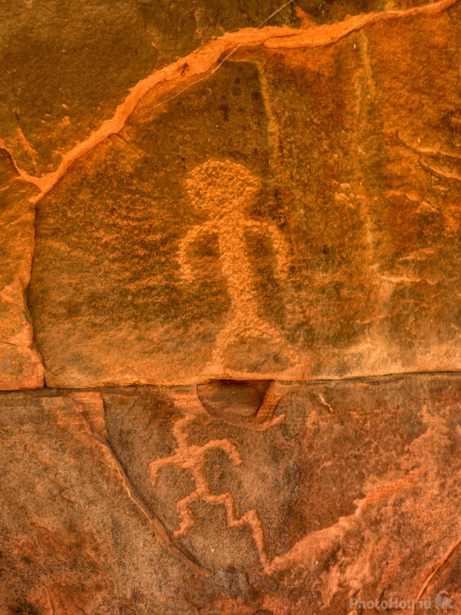 Image of Petroglyph Canyon by Laurent Martres