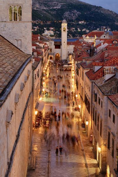 photography locations in Dubrovnik - City Walls Stradun View