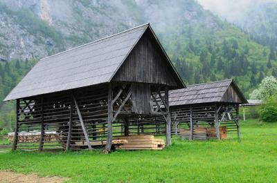 photos of Slovenia - Studor Hayracks