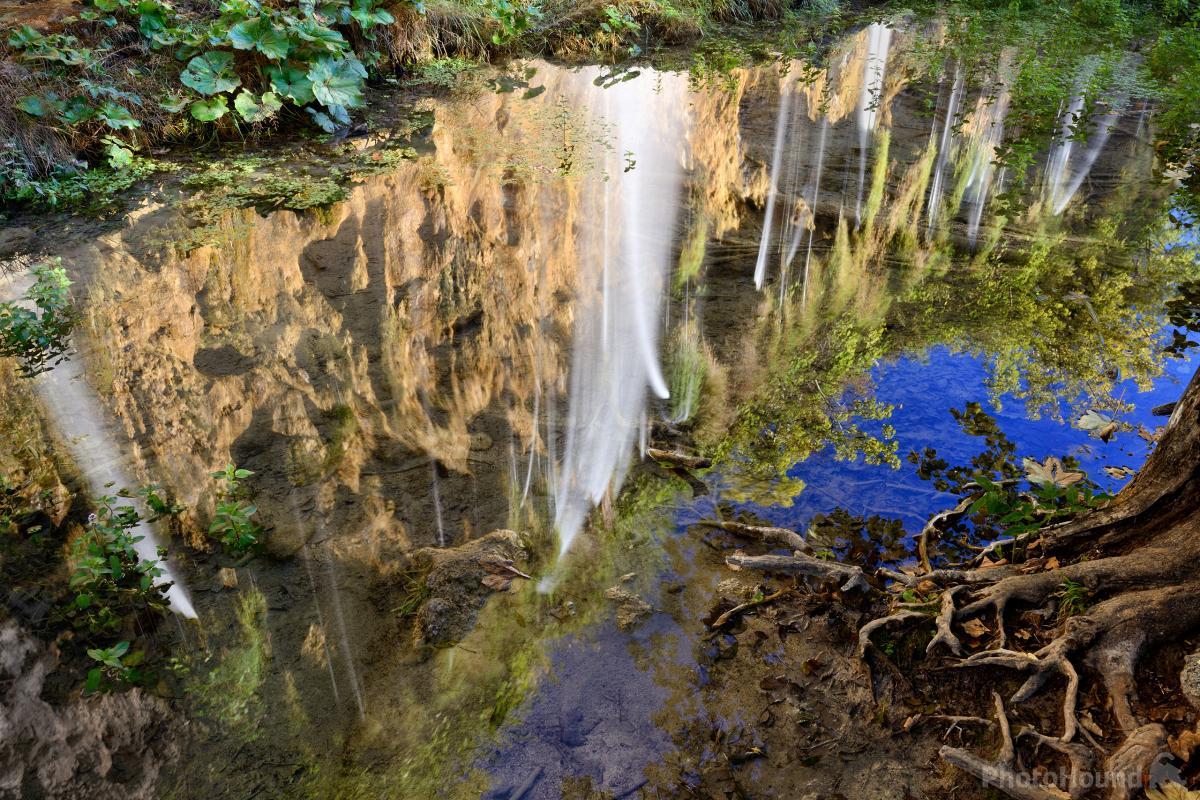 Image of Mali Prštavac Waterfall 1 by Luka Esenko